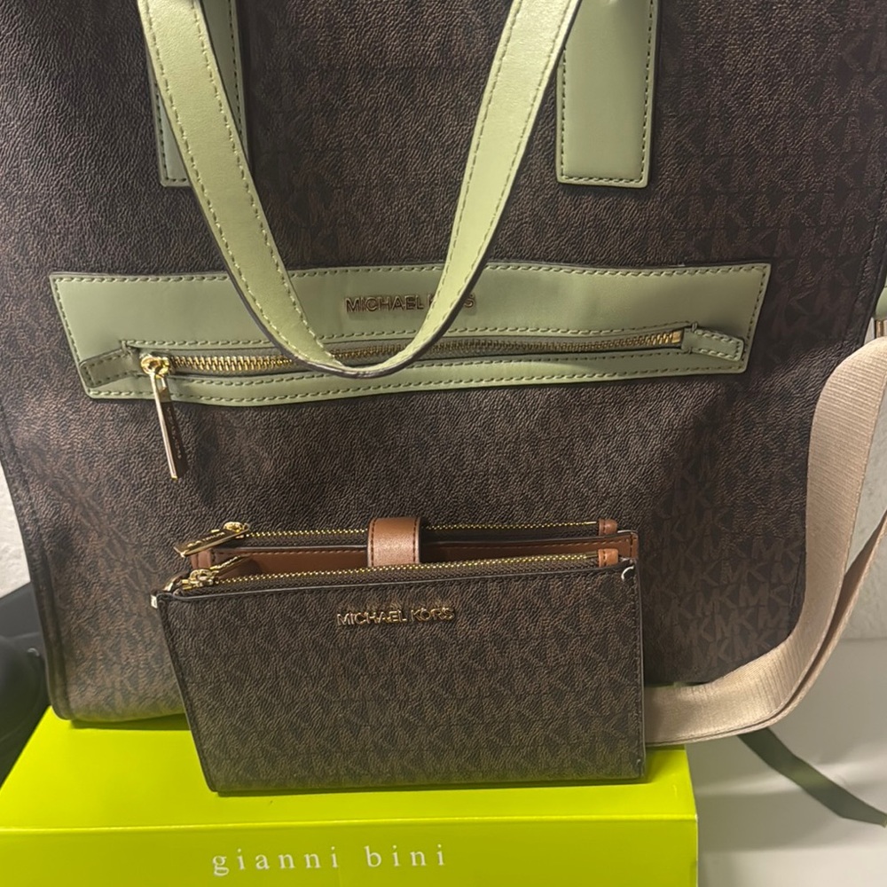 Michael Kors Brown and Green Totes Elegant Structured Design